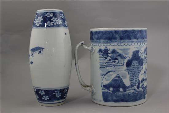 A Chinese export blue and white quart mug, and a blue and white vase, 19th century, 19.5cm